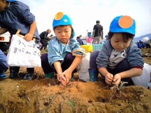 お芋ほりに行きました！～年長～